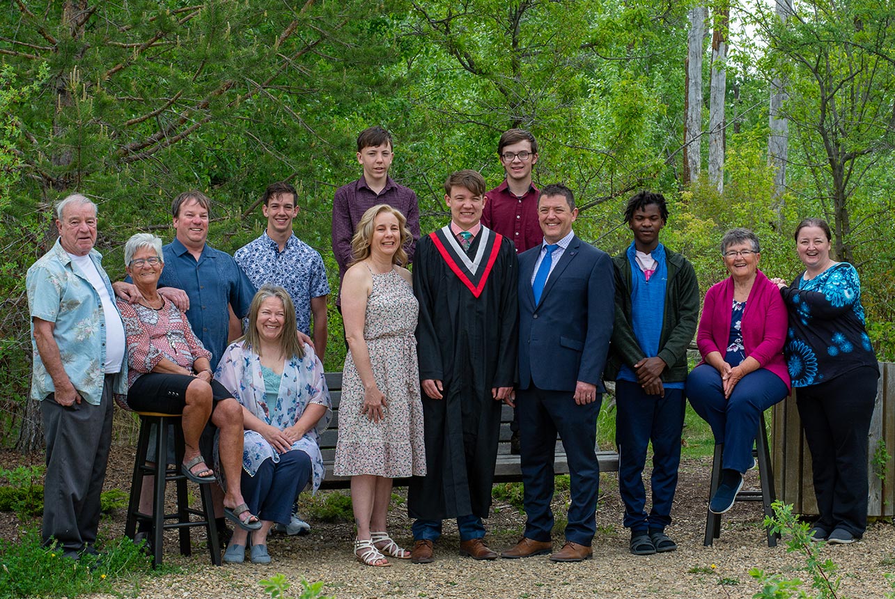 Large-family-reunion-special-graduation-event Large family reunion special graduation event